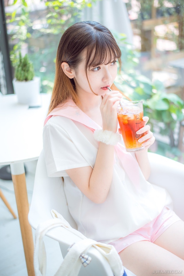 “结阵！”陈到眼见对方悍然动手，只能无奈的迎战，只是陆地上训练有素的军队，此刻在水中，面对敌军的冲击却显得有些混乱不堪，甚至在对方的猛冲撞过来之前，连一个简单的阵型都无法完成。